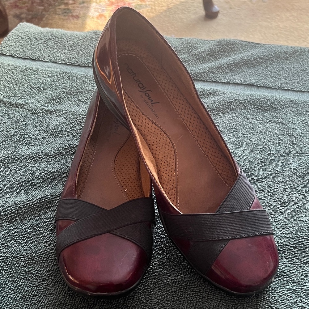 Naturalizer Women's Dark Red and Black Flats US 8.